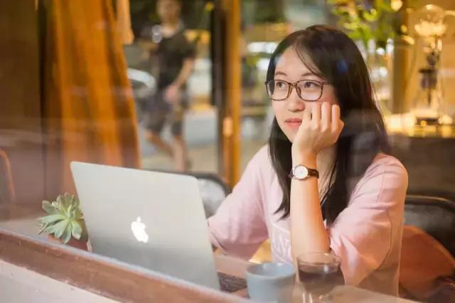 八月：奥色治郡